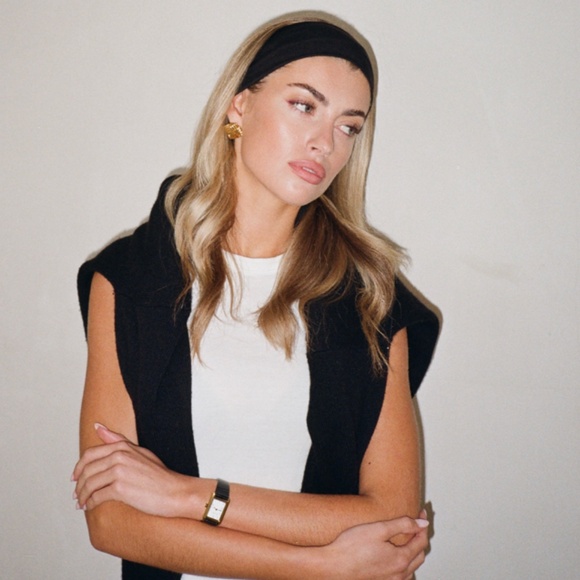 Heaven Mayhem Wind Gold Earrings. - Picture 2 of 3